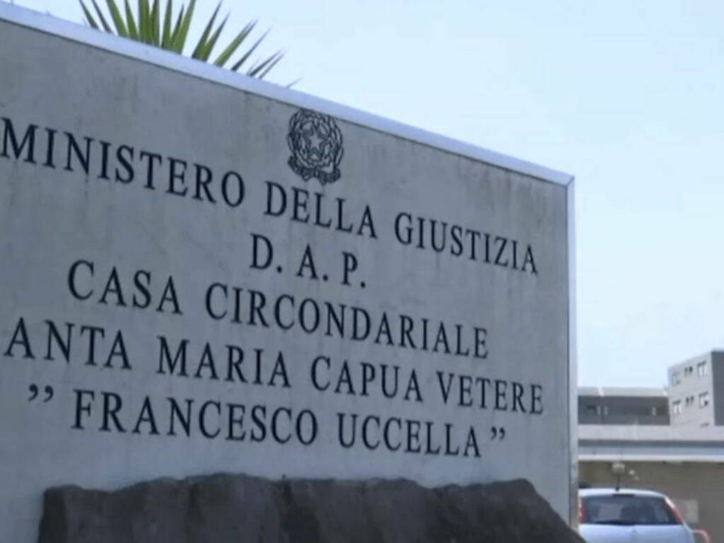 I detenuti del carcere di S. Maria CV produrranno cravatte Marinella per la polizia penitenziaria
