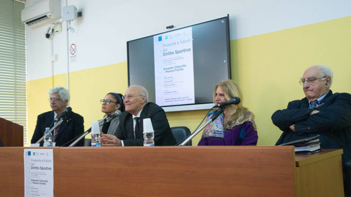 L’avvocato del calcio, Eduardo Chiacchio, sale in cattedra al «Terra di Lavoro» per parlare agli