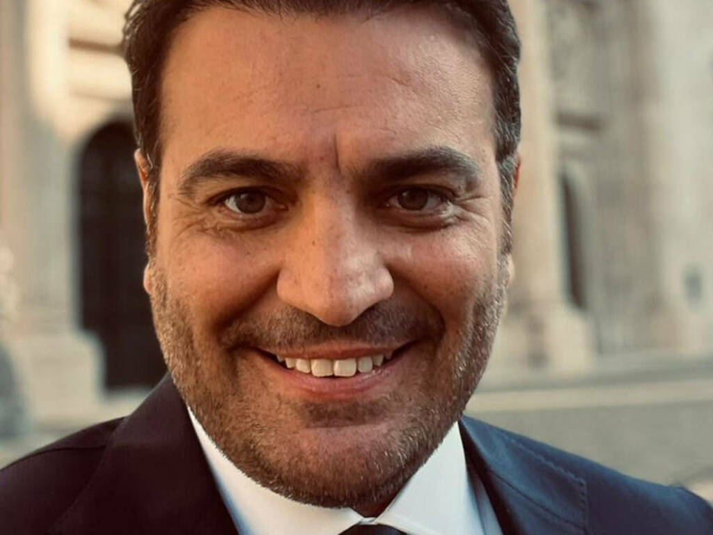 Regione Campania manifesti contro il Governo Meloni tradisce il Sud