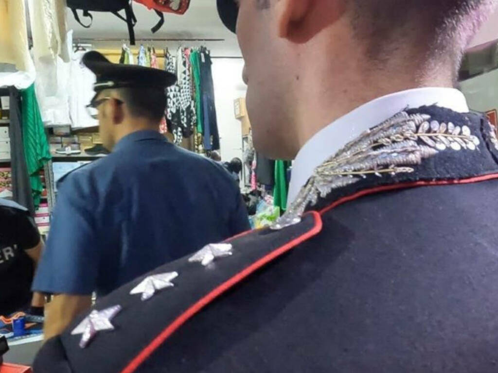 Cocaina e hashish sequestrata in negozio abbigliamento, arrestato il titolare Cocaina e hashish sequestrata in negozio abbigliamento, arrestato il titolare