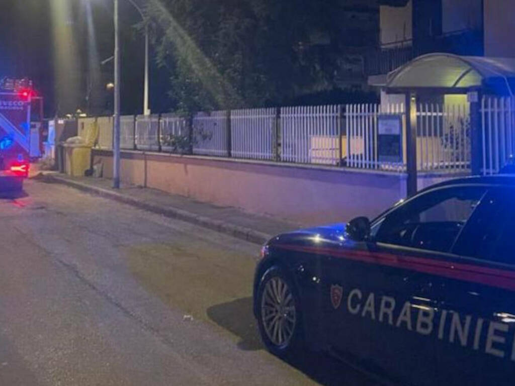 Si barrica in casa e tenta il suicidio inalando gas, salvato da intervento carabinieri Si barrica in casa e tenta il suicidio inalando gas, salvato da intervento carabinieri
