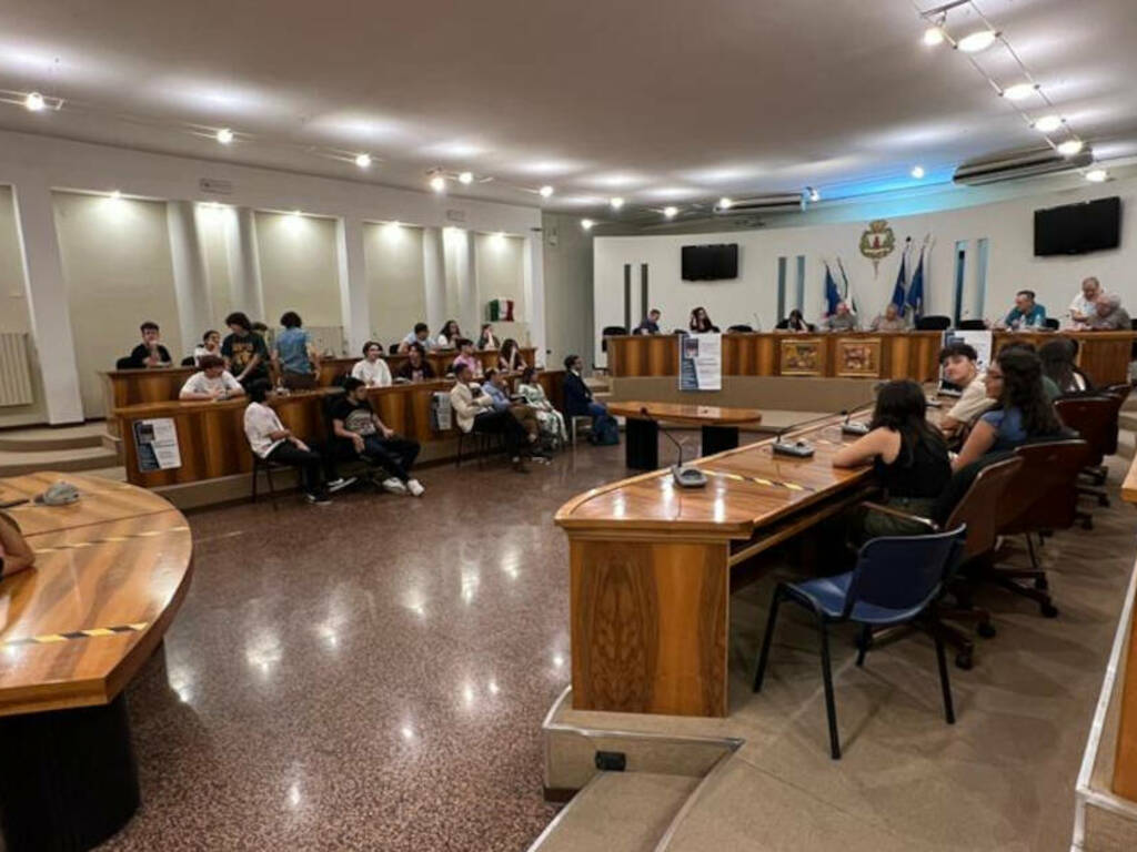 Gli studenti del “Quercia” di Marcianise al convegno “Conversazione sulla Democrazia” Gli studenti del “Quercia” di Marcianise al convegno “Conversazione sulla Democrazia”