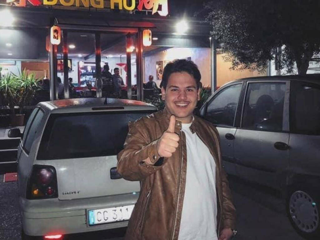 Caserta: si scontra con una volante della Polizia, muore a 26 anni Caserta: si scontra con una volante della Polizia, muore a 26 anni