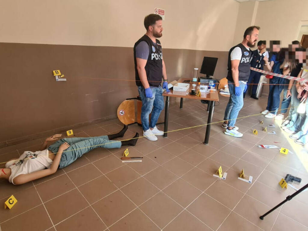 La Polizia Scientifica di Caserta alla “Notte Europea dei Ricercatori” La Polizia Scientifica di Caserta alla “Notte Europea dei Ricercatori”