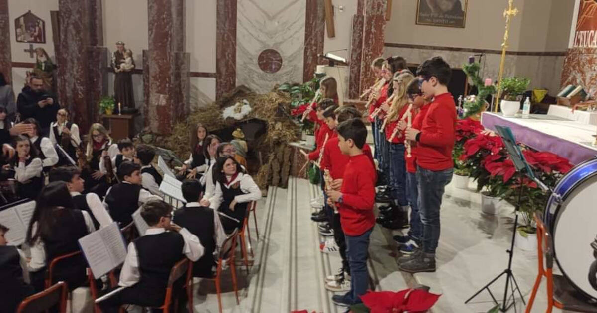 Emozioni natalizie a Puccianiello: esibizione del Coro di Natale presso