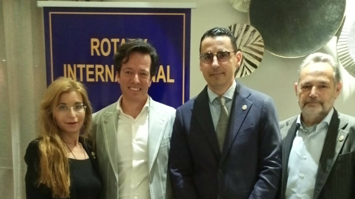 Rotary Club Caserta Luigi Vanvitelli, tre soci ricevono la Paul Harris per loro impegno per il sodalizio