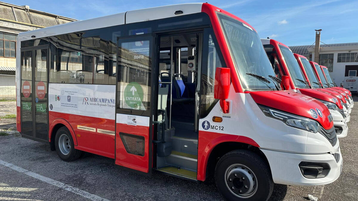 AIR Campania consegna altri 10 nuovi bus Iveco a metano per Caserta e Avellino