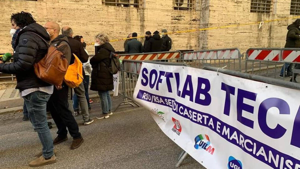 Softlab non ha mantenuto impegni verso lavoratori, i Sindacati: De Luca intervenga, istituzioni ingannate