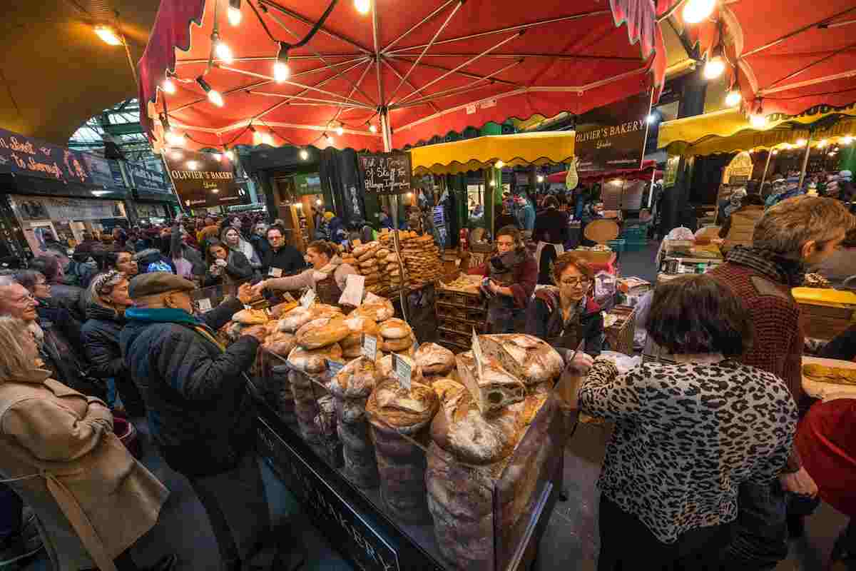 mercatino in un borgo