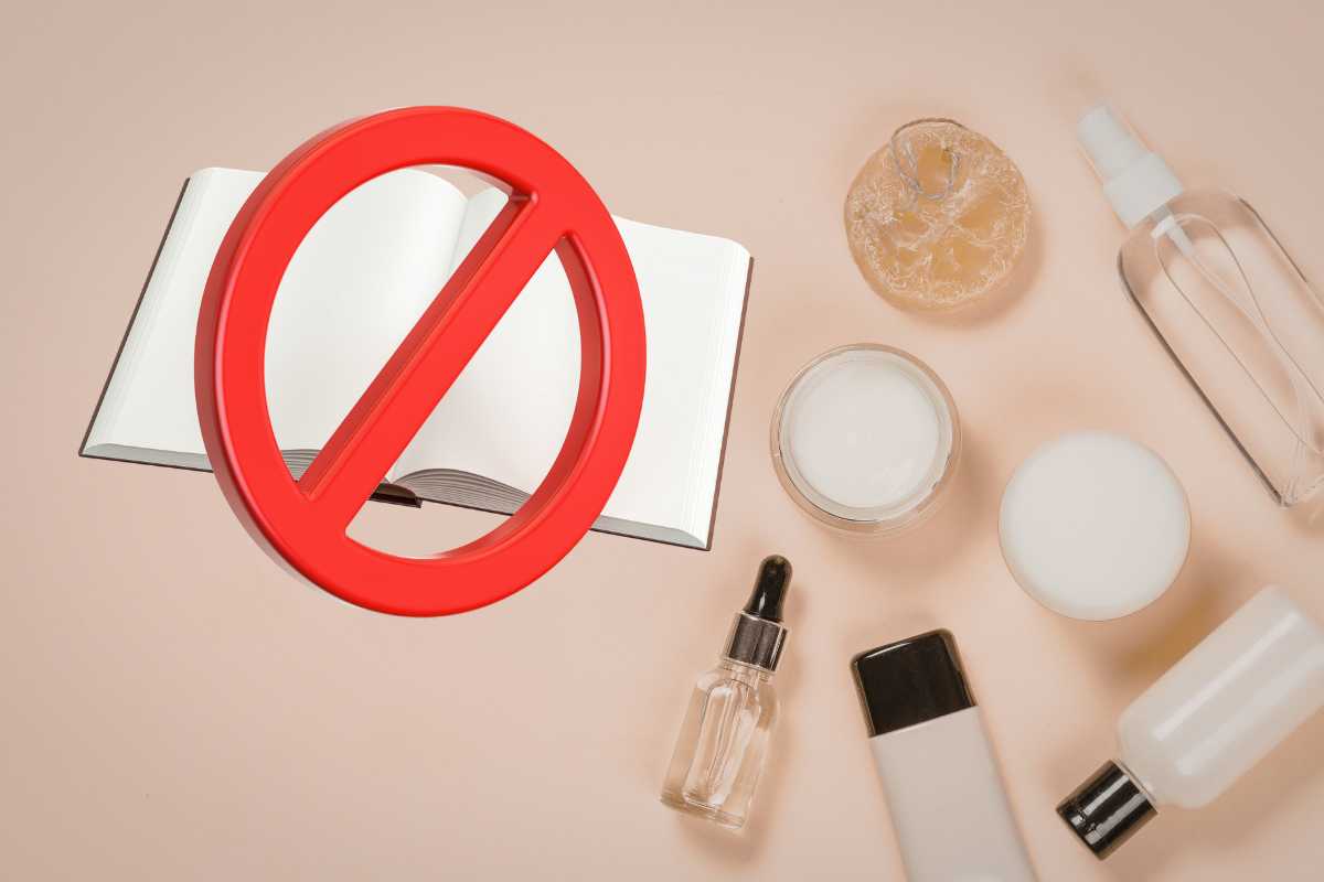 cosmetici e un segnale di divieto